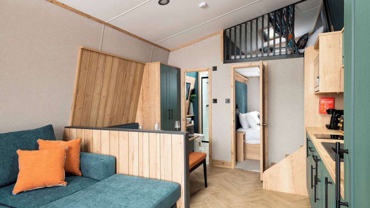 Great Billing Cabin | Azure Horizons - Retreat Hot Tub Glamping Pod 05