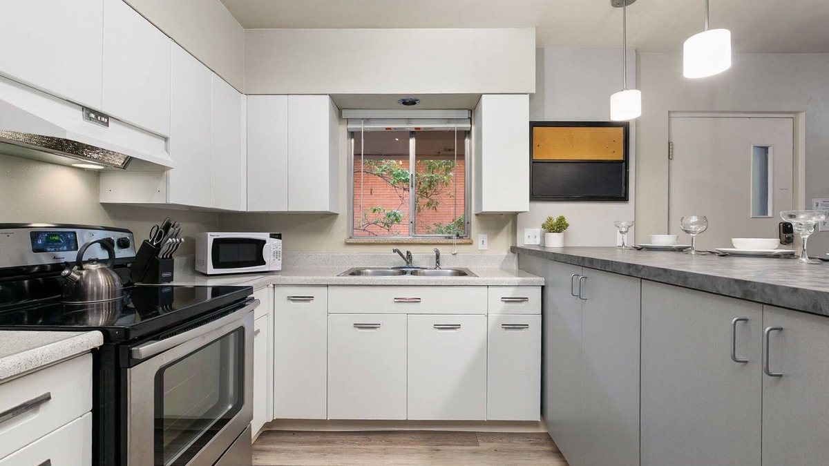 Old Town Condo | Azure Suite Walkable Old Town Condo w/Park View