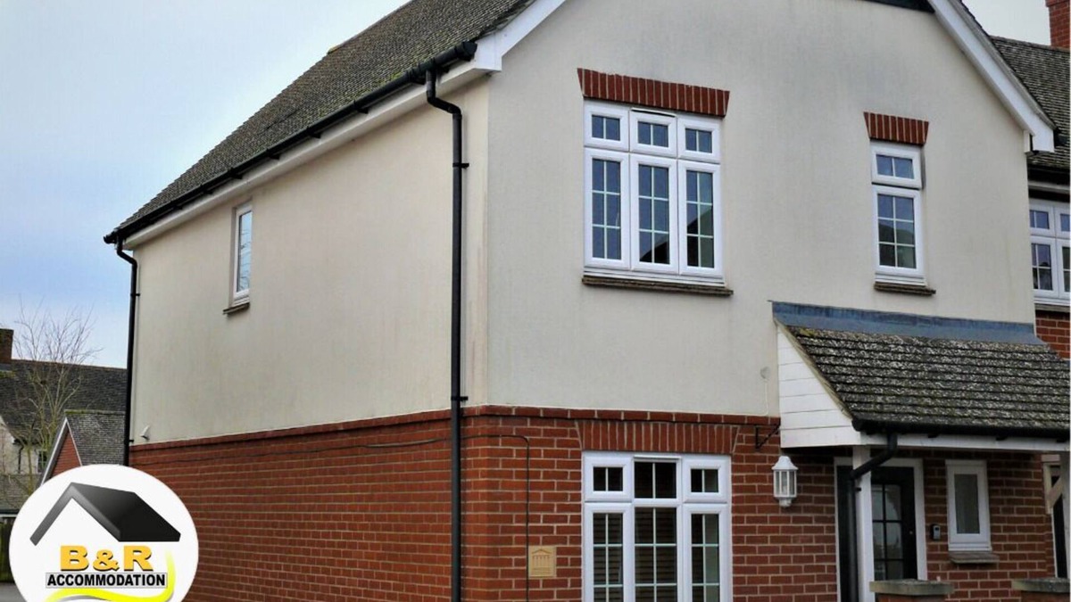 Amesbury House | ⭐B and R Serviced Accommodation and Apartments Amesbury⭐ Archer house