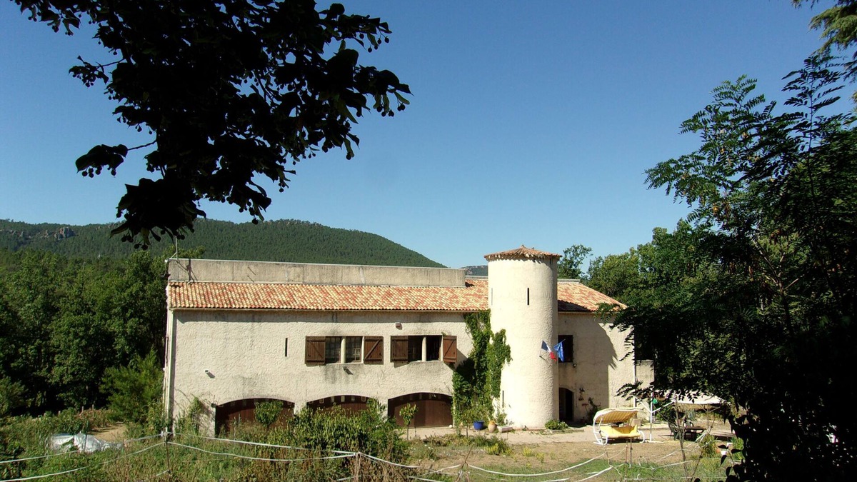 Bagnols-en-Foret House | B&B 3 people .
