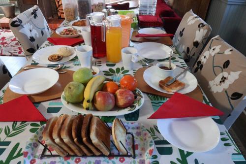 Tabua Apartment | B&B Apartment, private with full kitchen Near Tabua