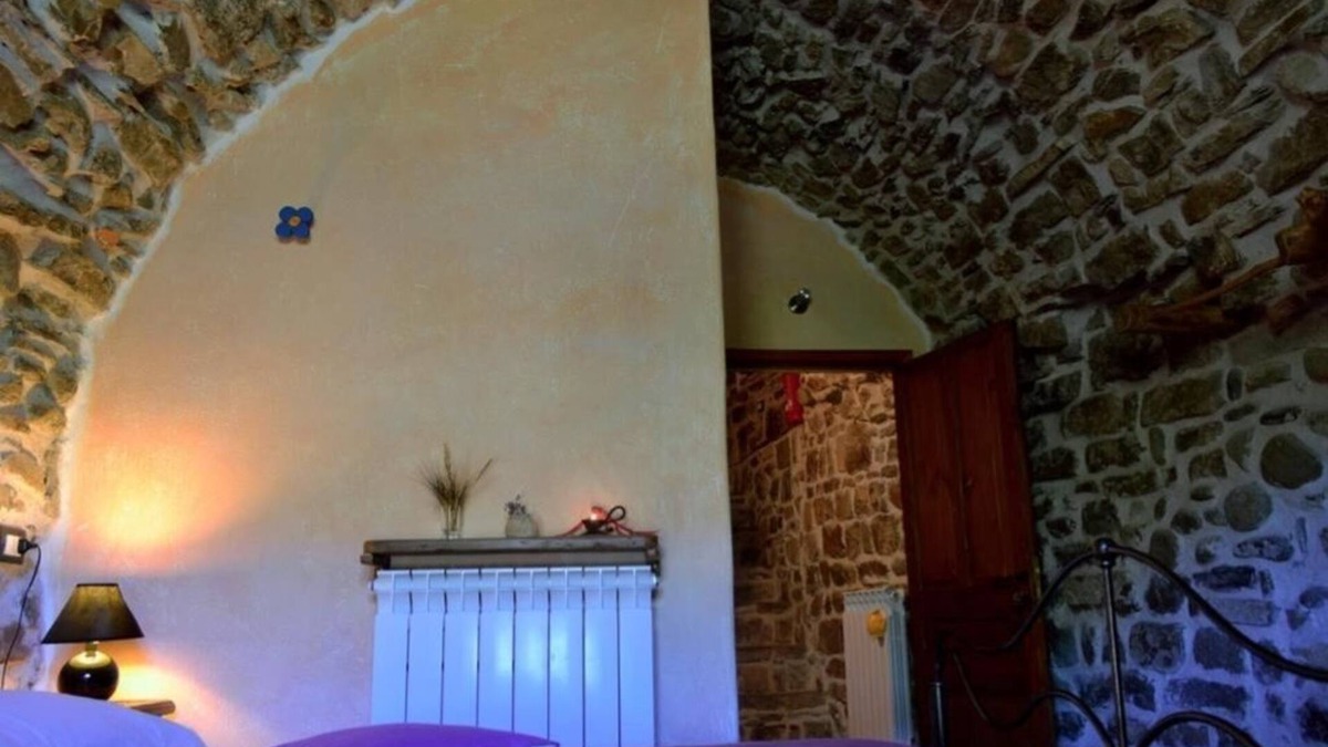 Apricale Bed & Breakfast | B&B Da Marta: King Room with Mountain View