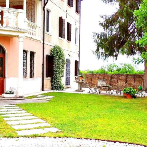 Caneva Bed & Breakfast | B&B Ernestine Family Home