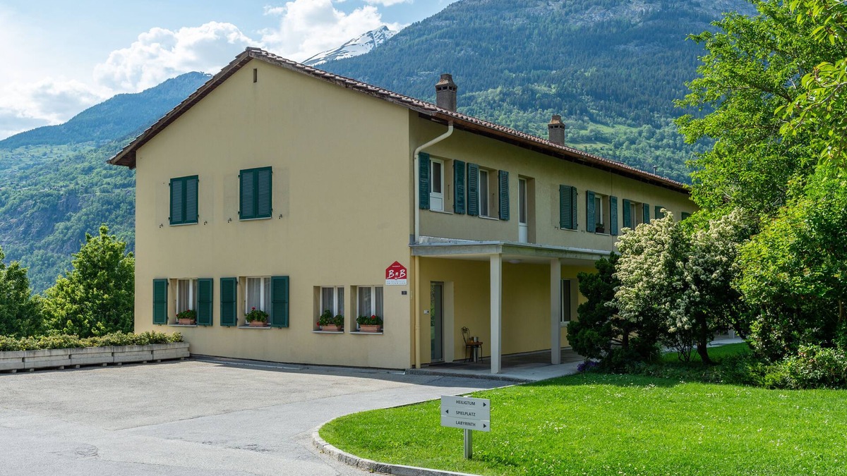 Brig Apartment | B&B Haus Schönstatt - Self-Check-In