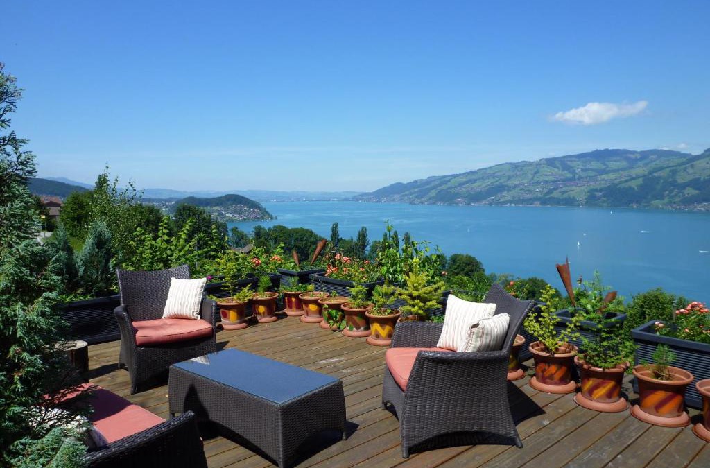 Krattigen Bed & Breakfast | B&B Haussener