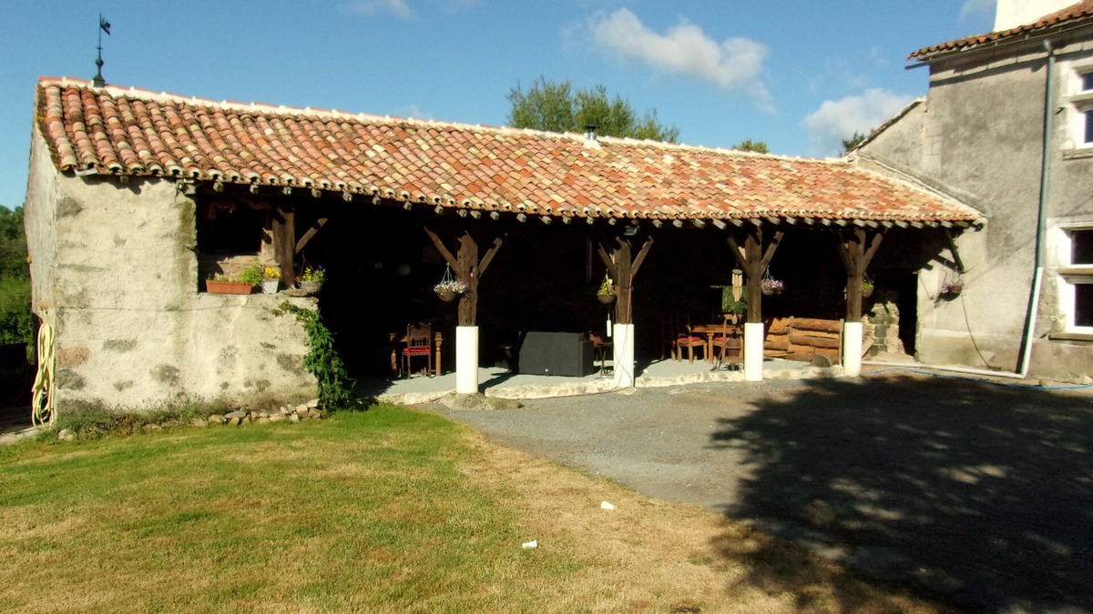 La Foret-sur-Sevre Bed & Breakfast | B&B in a Fortified Farm