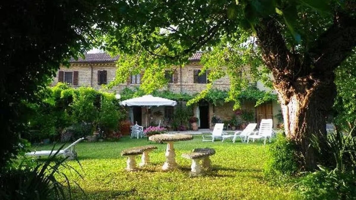 Fiorenzuola di Focara Bed & Breakfast | B&B LA GRANDE AGAVE PESARO - Fiorenzuola di Focara between sea nature art culture
