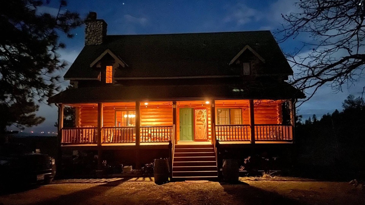 Klickitat County Cabin | B&B Ranch is a cozy cabin with mountain views , perfect for rest and have fun.