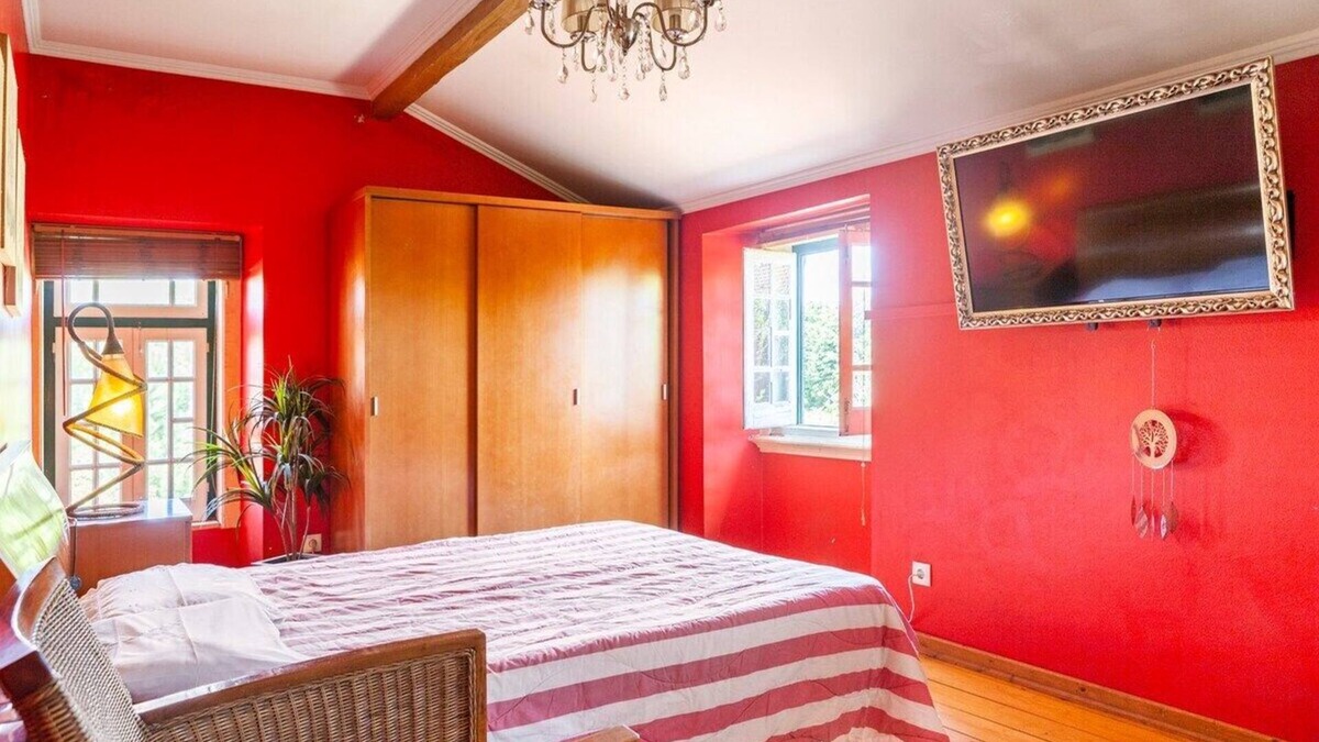 Ameal Bed & Breakfast | B&B Red Room Modern Style