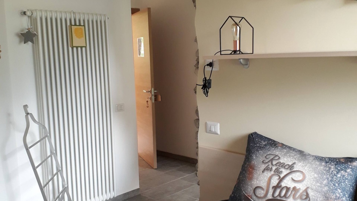 Chiavenna Bed & Breakfast | B&B Vecchiascuola di Pianazzola, apartments and rooms for rent in a school