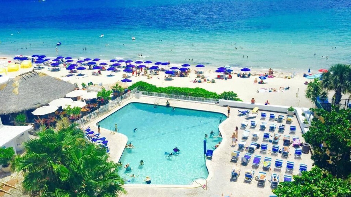 Galt Mile Hotel | B.E.A.C.H Resort-Avail Sept 9-30 199 a night-Views -Tiki Bar-Indoor Balcony-Pool