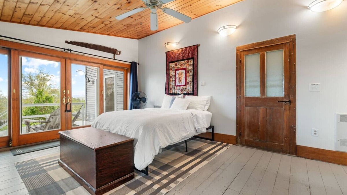Loudon Other | B - Farm Suite on a Cattle Farm