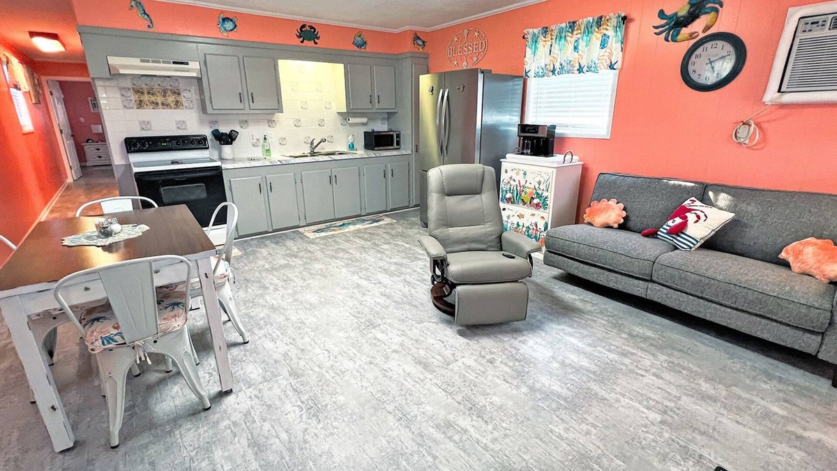 Grand Isle House | B & G Crab Shack Perfect a Small Group