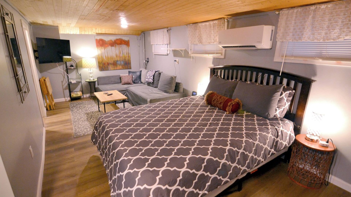 Bloomington Apartment | B-town Hideaway