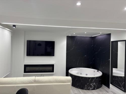 Castro Urdiales Apartment | B&W Suite Andrés de la Llosa