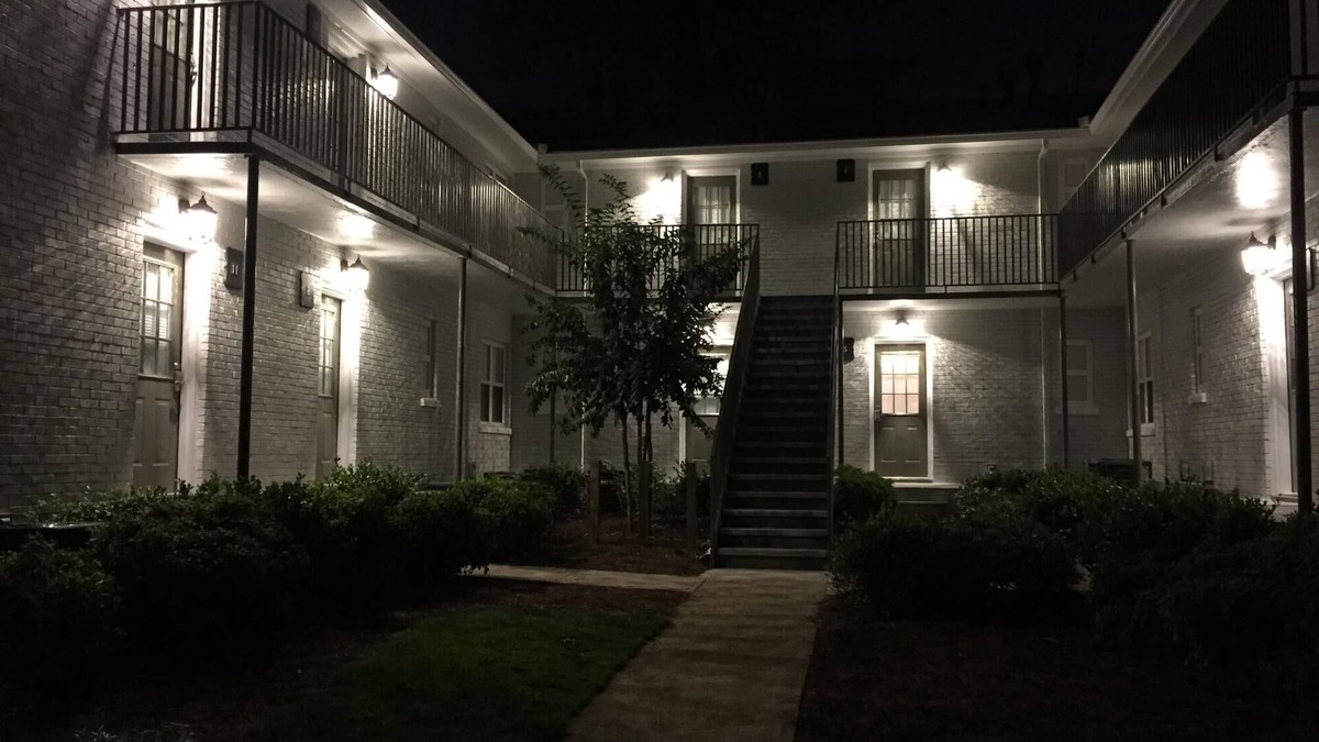 Brookwood Apartment | B2bh Great Location Peaceful Condo Near Peachtree Street