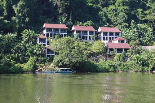 Nam Mau Resort | Ba Be Lakeside Bungalow