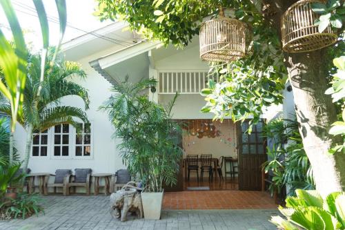 Wua Lai House | Baan Ragang : Cozy Entire House in Old Chiang Mai