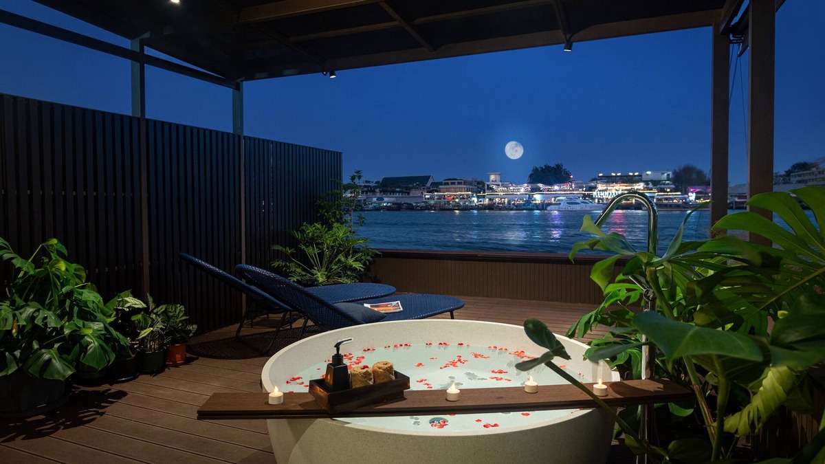 Siriraj Hotel | Baan Wanglang Riverside