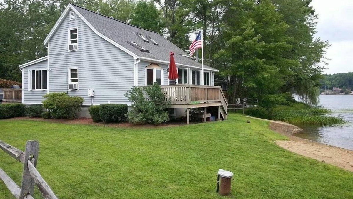 Amherst House | *~Baboosic Lake Waterfront Rental~*