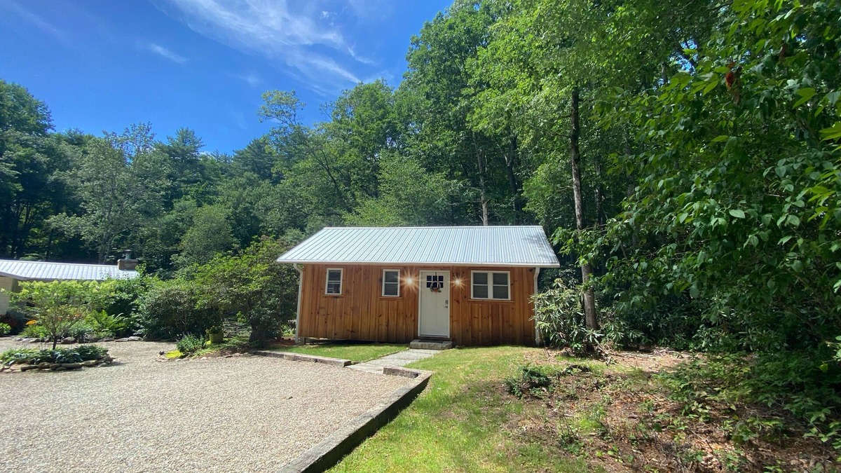 Lake Sequoyah House | Baby Bear's Den, Tiny Paradise