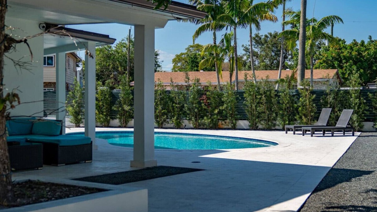 Boulevard Heights House | Baby Camellia Modern, luxurious and spacious house