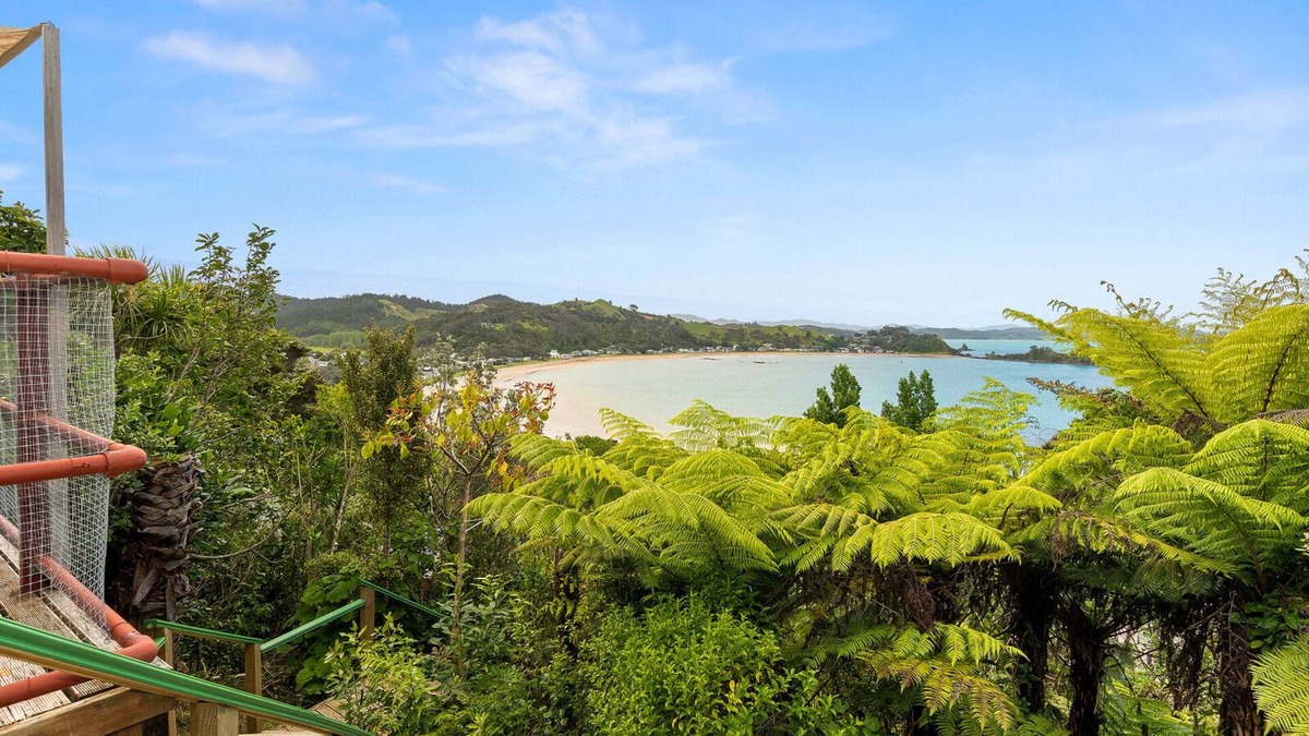 Oakura House | Bach and Relax - Oakura Holiday Home