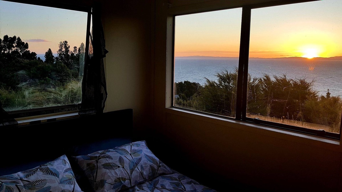 Waiomu Cabin | Bach with Stunning Sea Views in Conscious Community