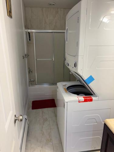 Bedford House | Bachelor and Double room in Bedford, Halifax