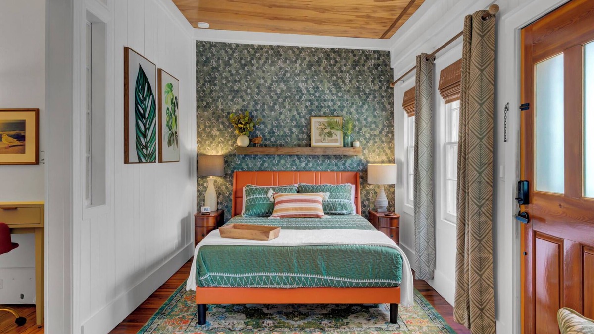 Summerville Historic District Apartment | Back Porch Suite in Summerville