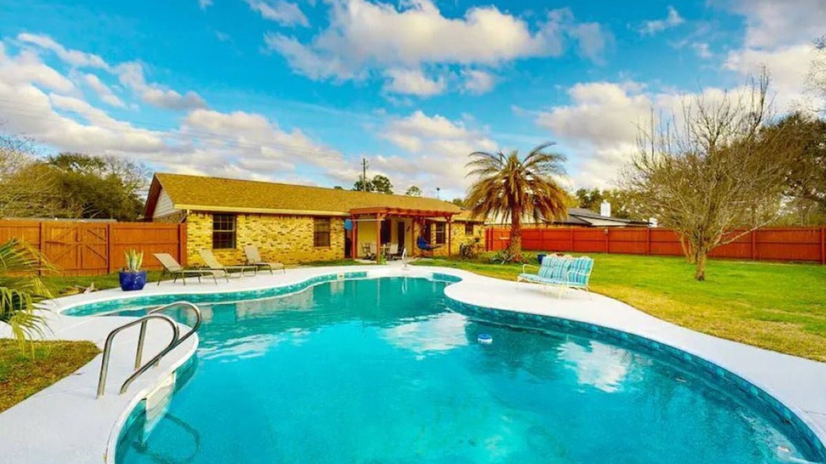 North Northwest Pensacola House | Back yard Oasis Pensacola