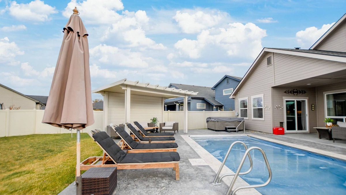 Nampa House | Backyard Bungalow w/Resort Like Backyard!