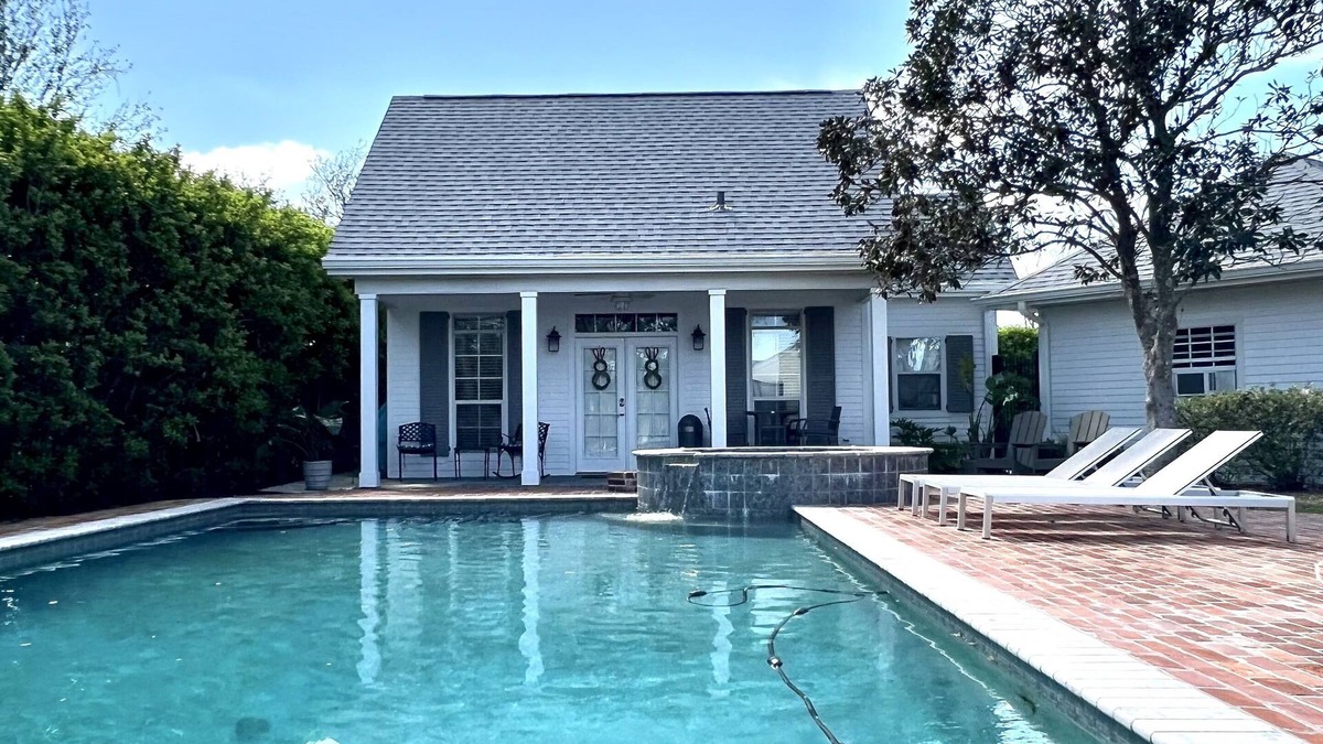 Houma Cottage | Backyard COZY Cottage in the heart of Houma!