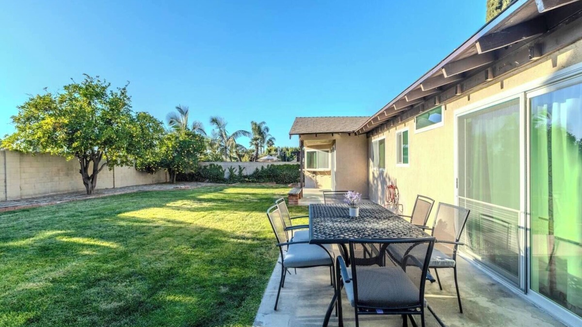 Mission Viejo House | Backyard, EV Charger, No Stairs. Citrus Perch!