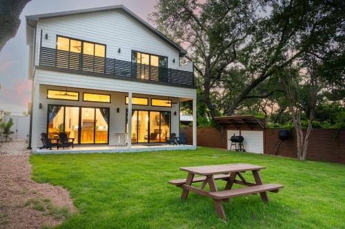 Canyon Lake House | Backyard Lake House for Large Groups with Fire Pit and Gameroom
