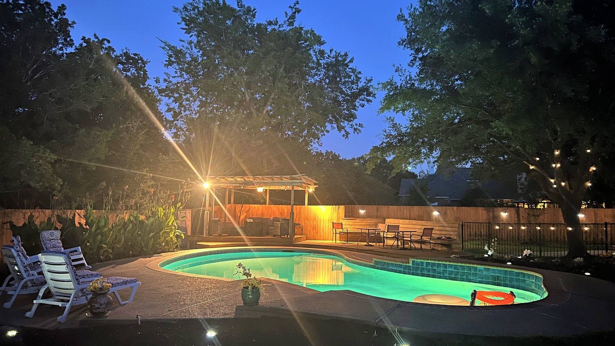 Glenhaven House | Backyard Oasis with Private Pool, SPA and Putting Green only 2 Miles from TAMU!