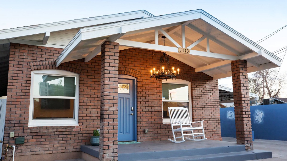 Garfield House | Bad Ass Bicycle Bungalow - Historic Downtown Phoenix Home - 7 mins to Airport
