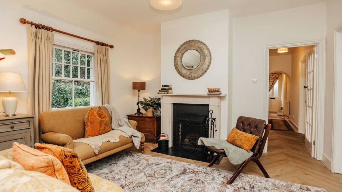 Henley-on-Thames House | Badgemore Cottage - Pet friendly, sleeps 8