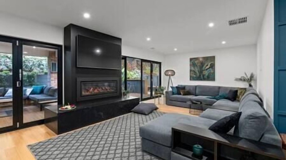 Badger Creek House | Badger House - Stunning Entertainer + Fire