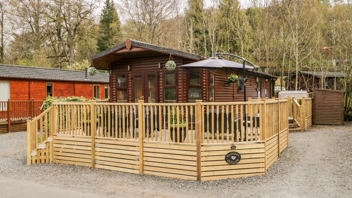 Troutbeck Bridge Cottage | BADGERS HOLLOW LODGE, pet friendly, with hot tub in Windermere