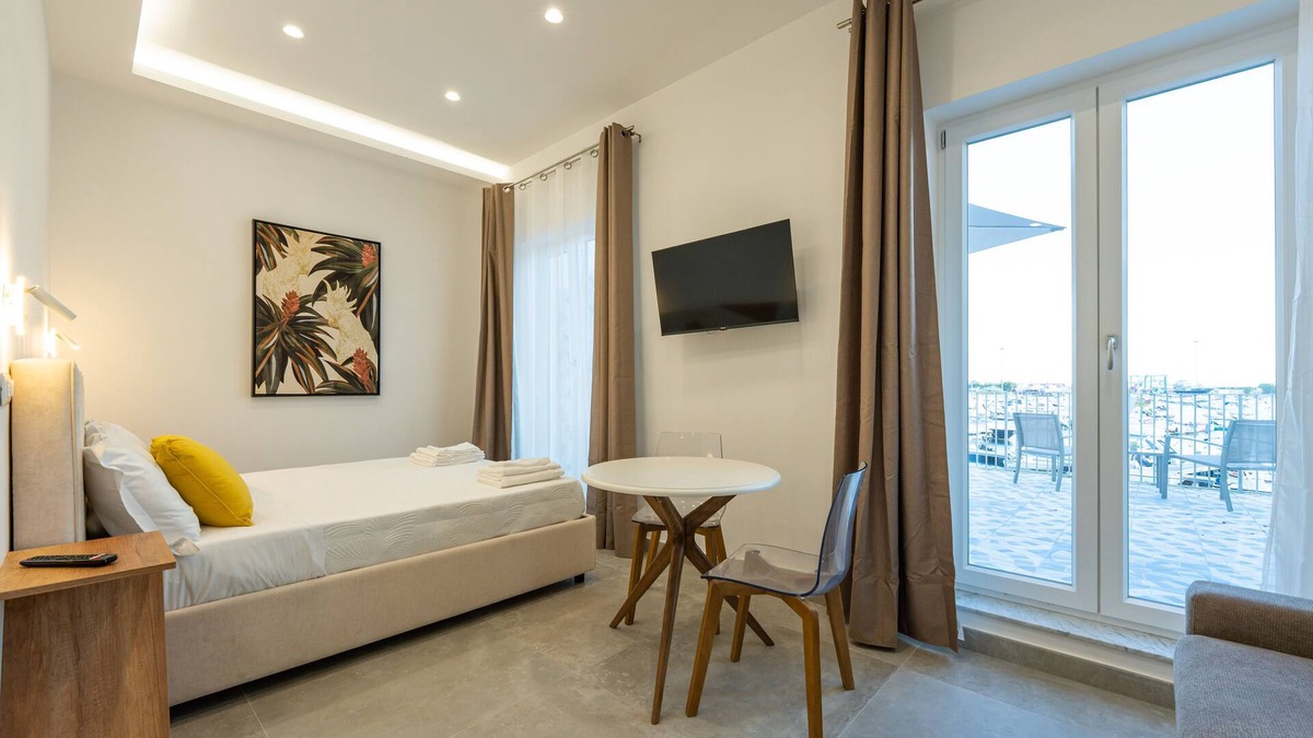 Bacoli Apartment | Baia Flegrea Meublè - Deluxe Suite with terrace