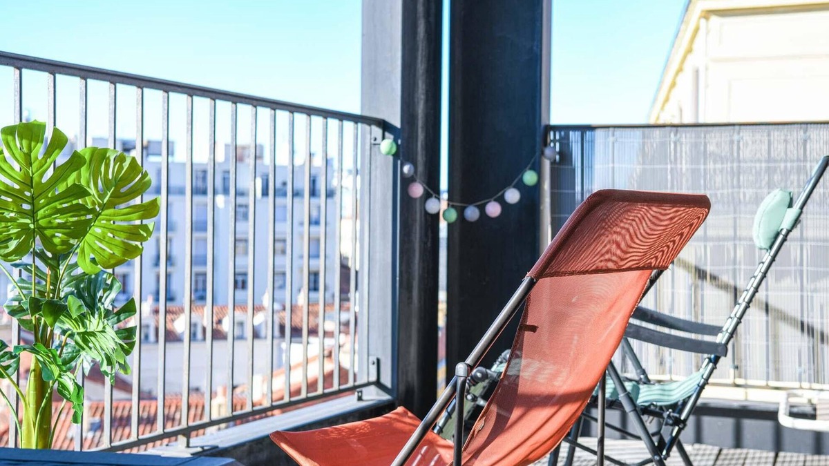 Les Grands Carmes Apartment | Bail mobilité - Studio cosy avec terrasse et vue