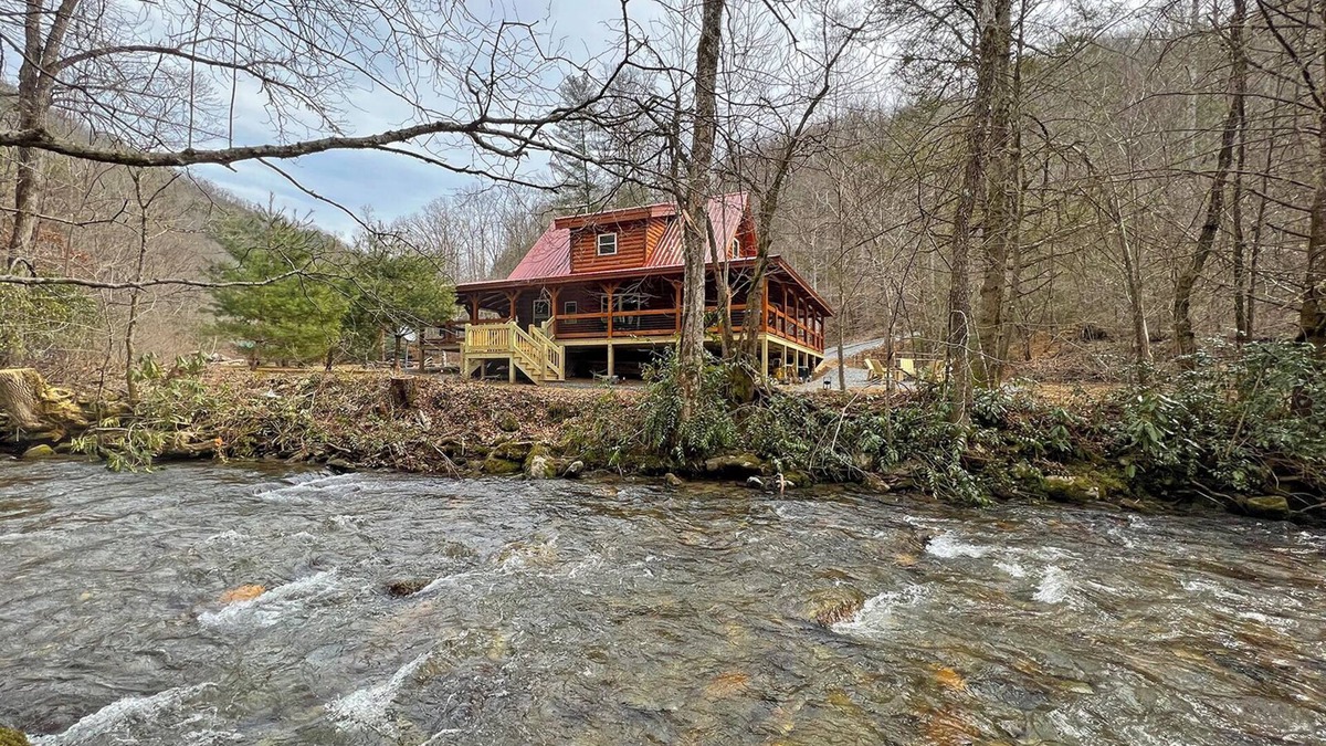 Alarka Cabin | Bailey`s Cabin on the Creek
