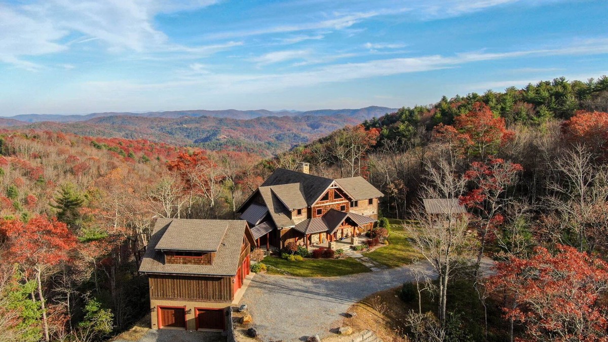 Apple Ridge House | Bailey's Creek Lodge - Stunning views, outdoor kitchen, fire pit!