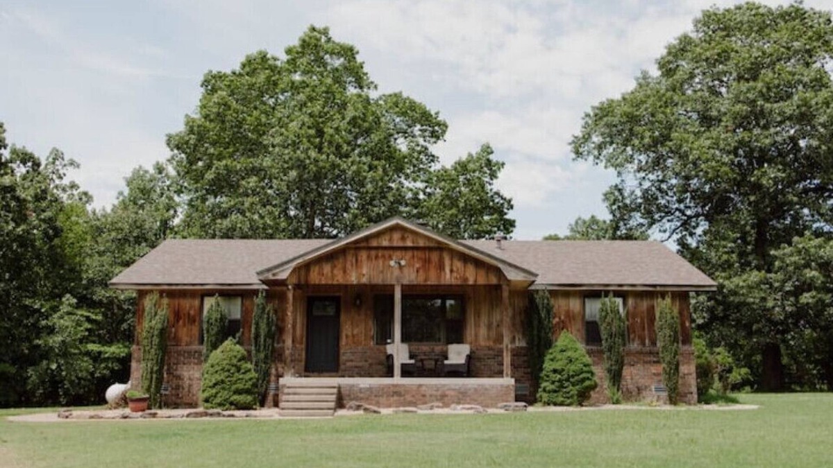Rogers House | Bailey's Woodland Retreat w/HotTub Near Lake - Pet Friendly!