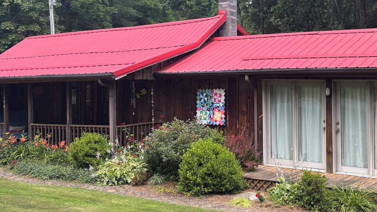 Crumpler Cottage | Baker's Cottage - Relax in this quiet mountain cottage by the creek.