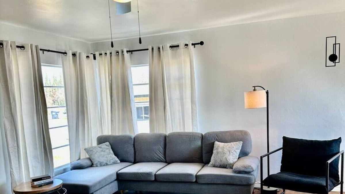 Bakersfield House | Bakersfield Sunset Stay