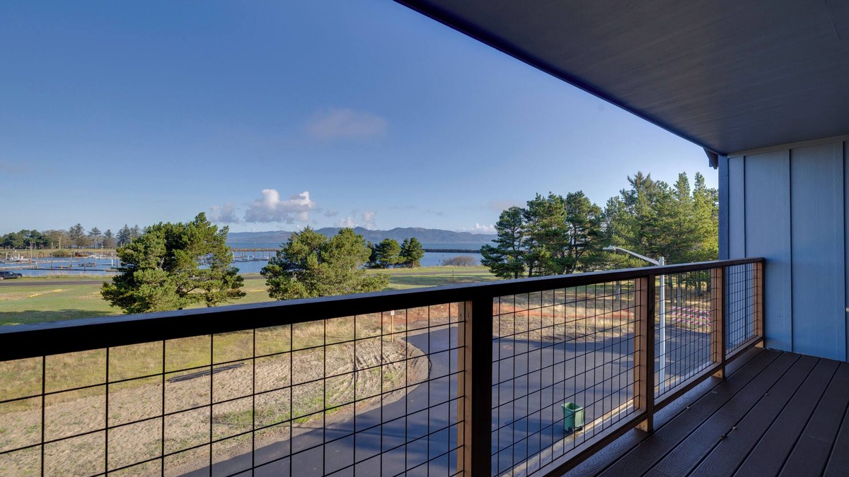 Hammond House | Balconies w/Scenic River Views: Hammond Townhome!