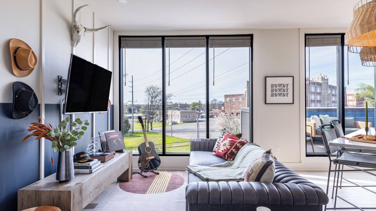 Five Points House | Balcony + 5Min to DT Nash | The Outrider 2BR Suite