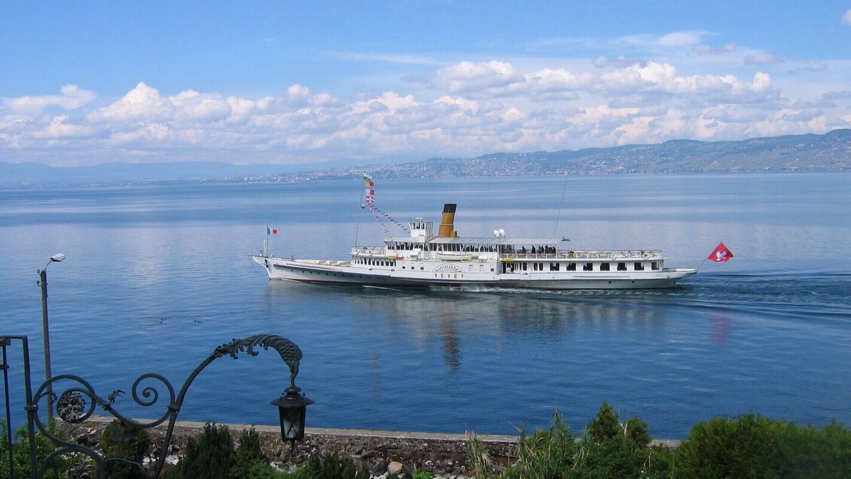 Meillerie Apartment | Balcony above Lake Geneva near Evian-les-Bains-le lac and Thollon-le ski